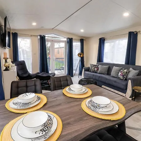 Tortworth 4*